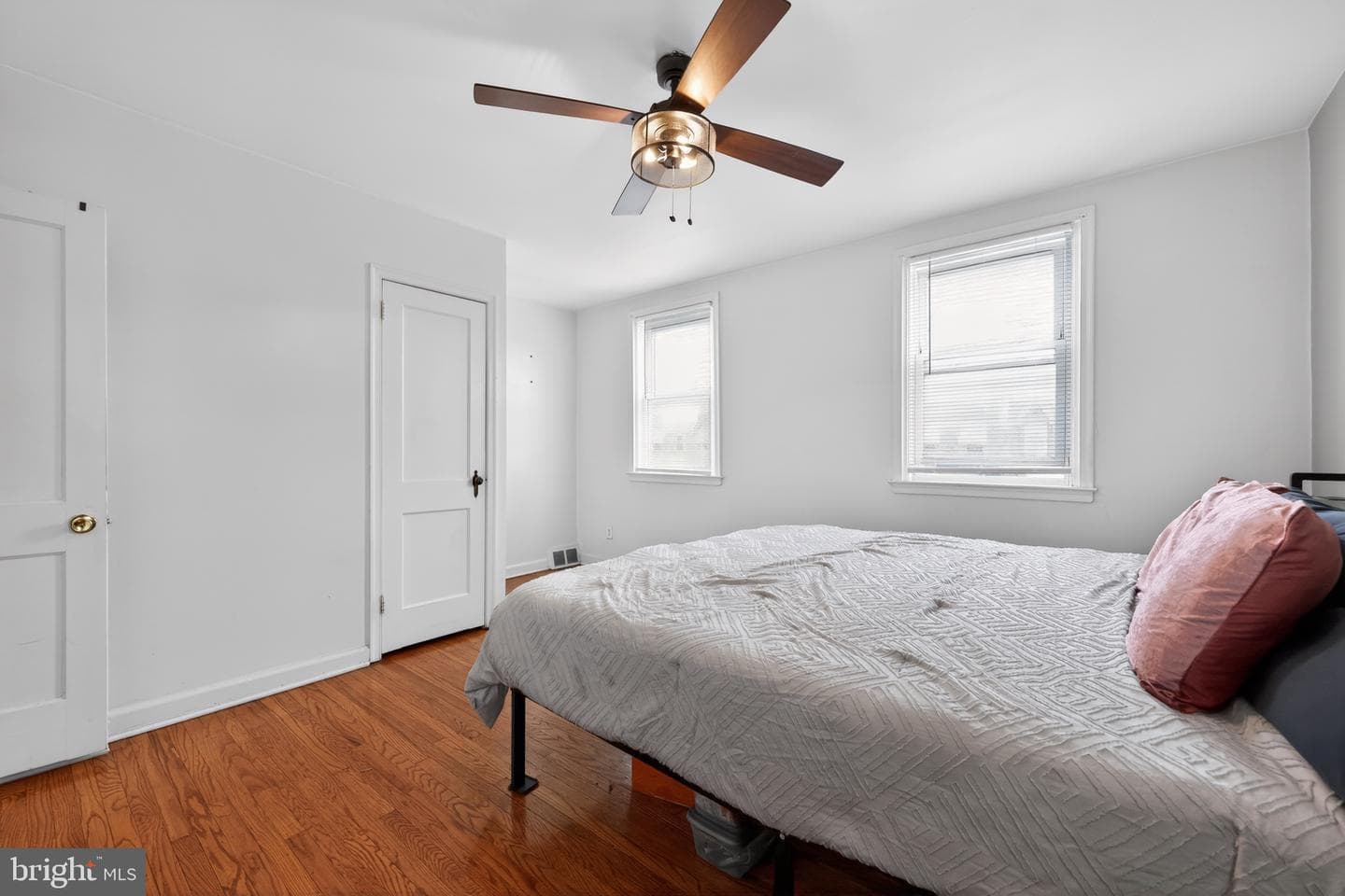 6651 Gillespie Street photo 17