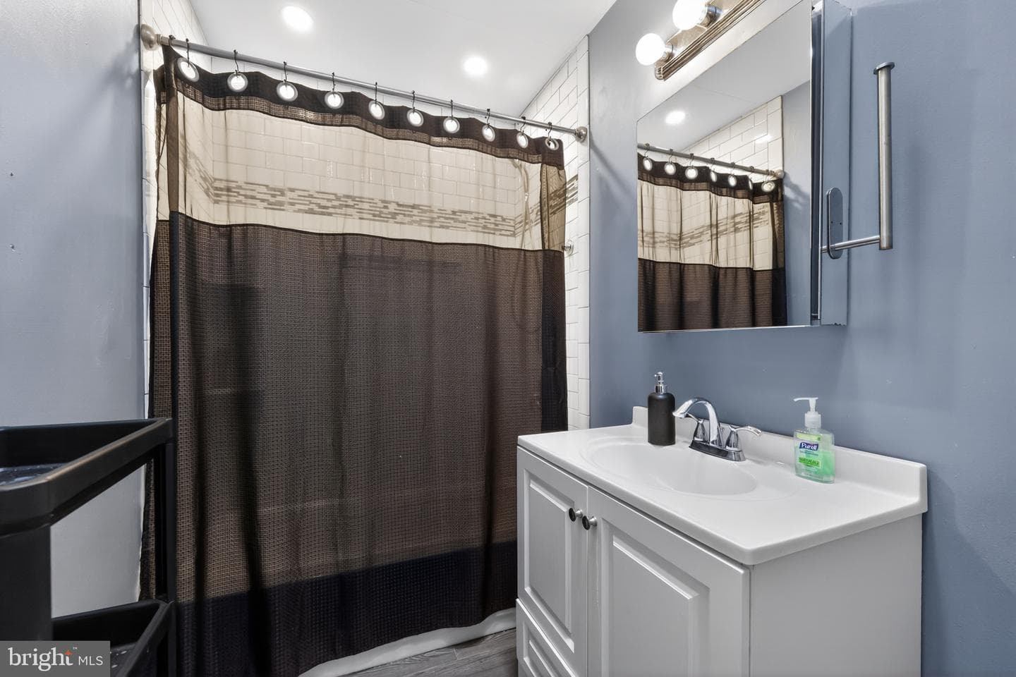 6651 Gillespie Street photo 18