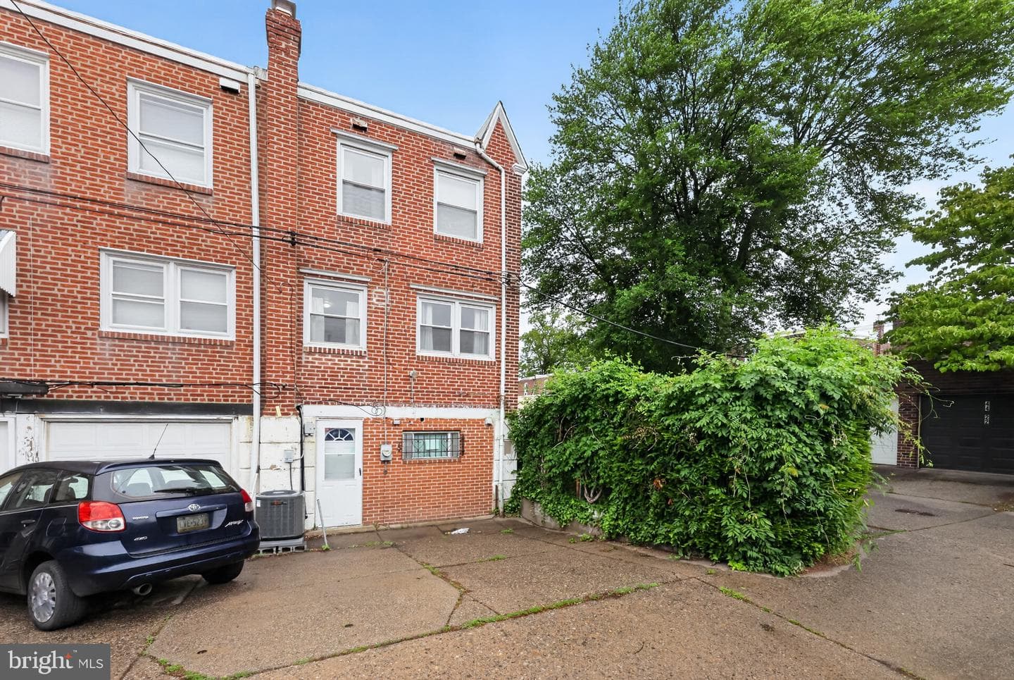 6651 Gillespie Street photo 24