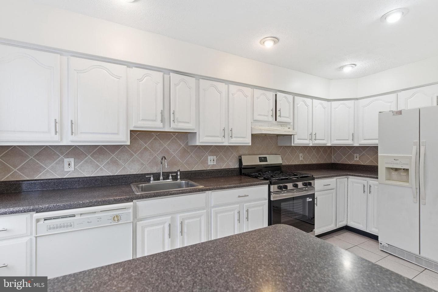 7020 Kindred Street photo 8