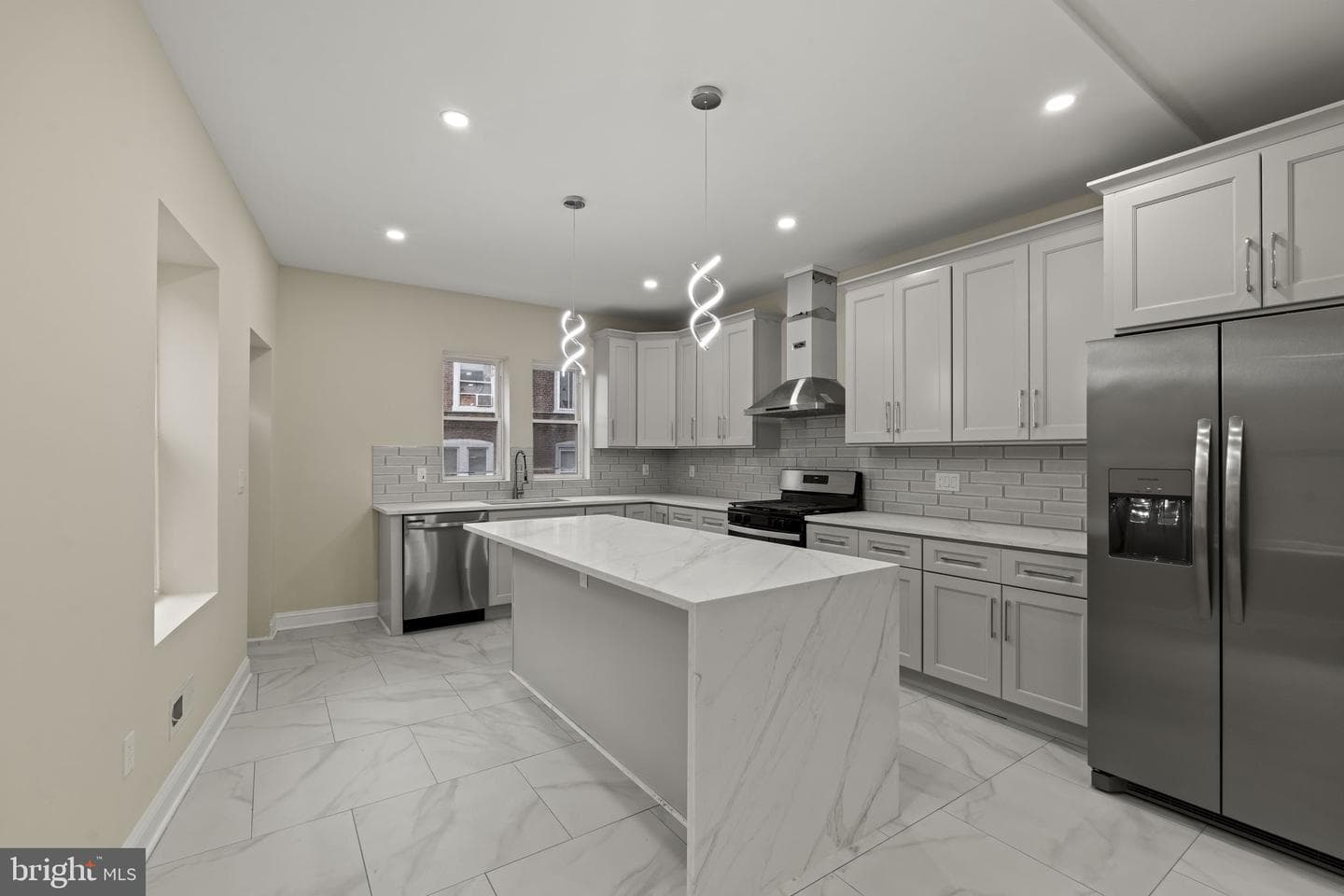 1651 Conklin Street photo 9