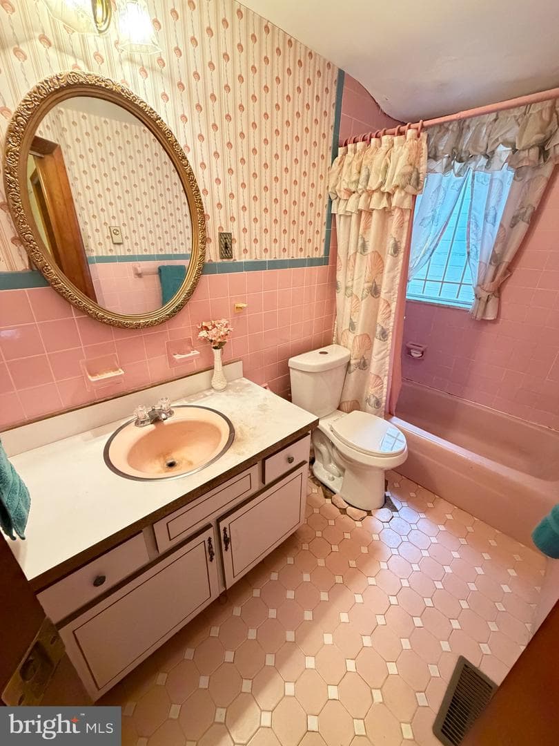 831 Moore Street photo 12