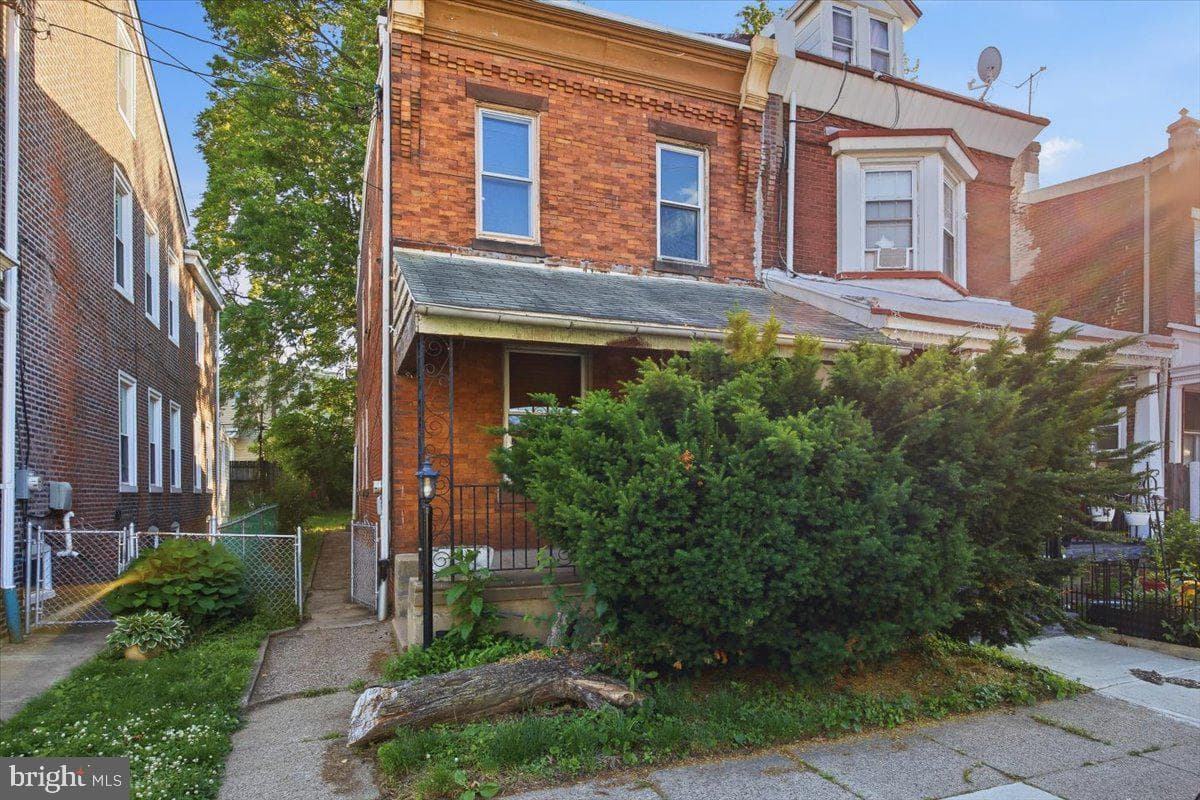 1664 Dyre Street