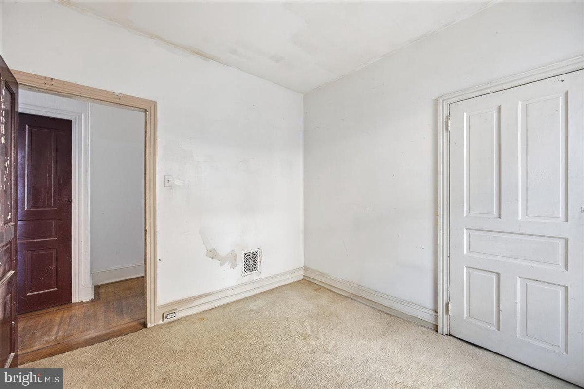 1664 Dyre Street photo 20