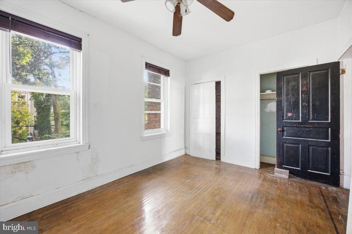 1664 Dyre Street photo 22