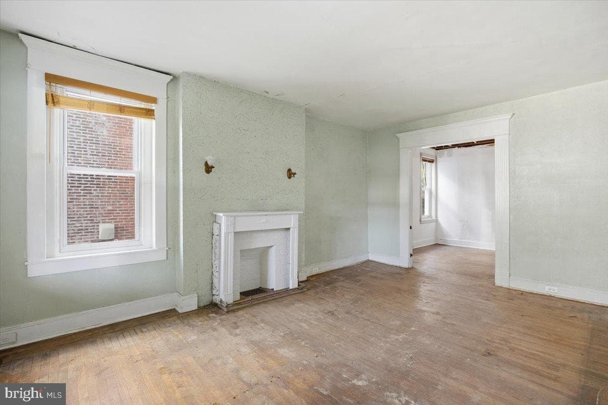 1664 Dyre Street photo 5