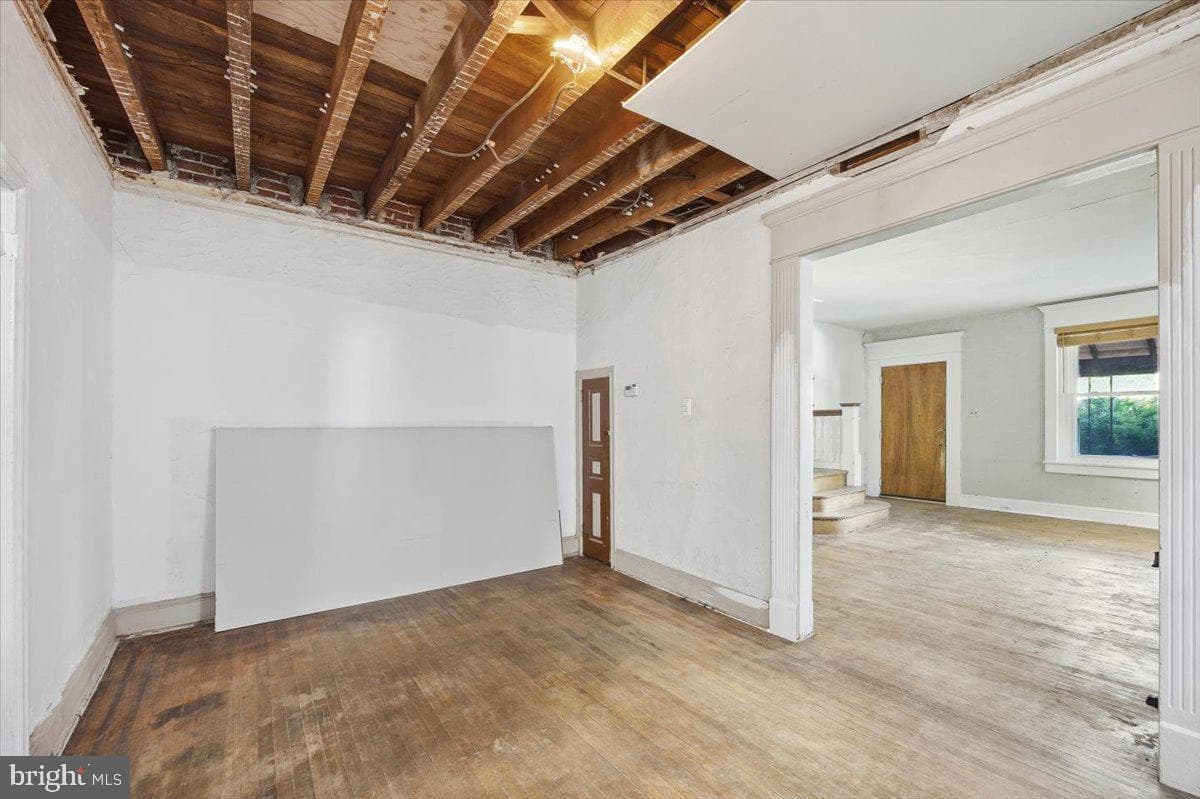 1664 Dyre Street photo 9