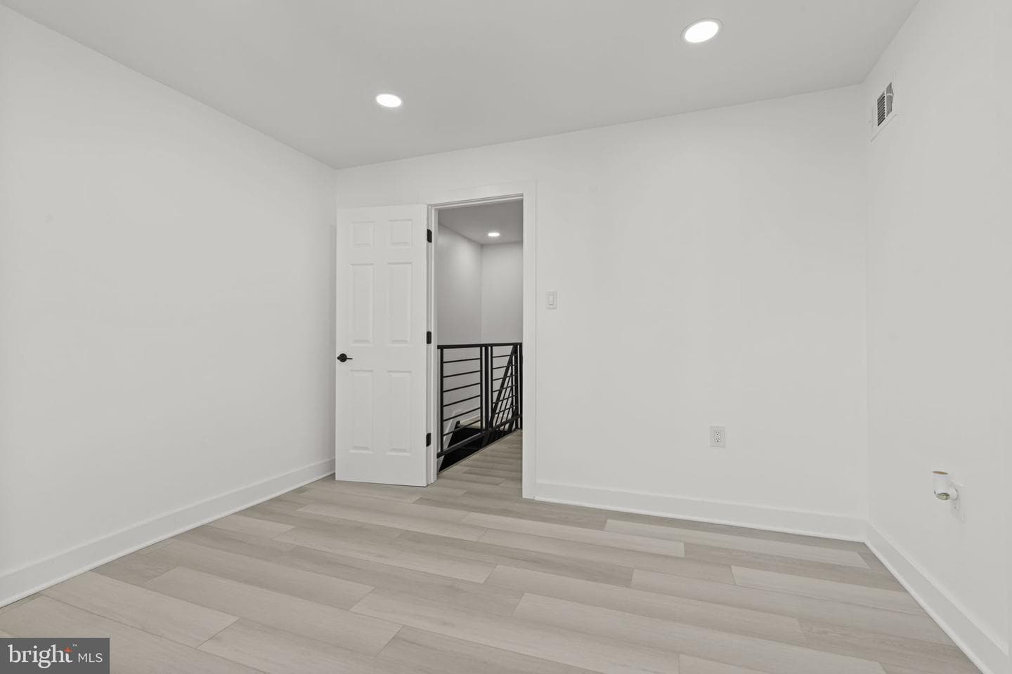 3422 Crystal Street photo 13