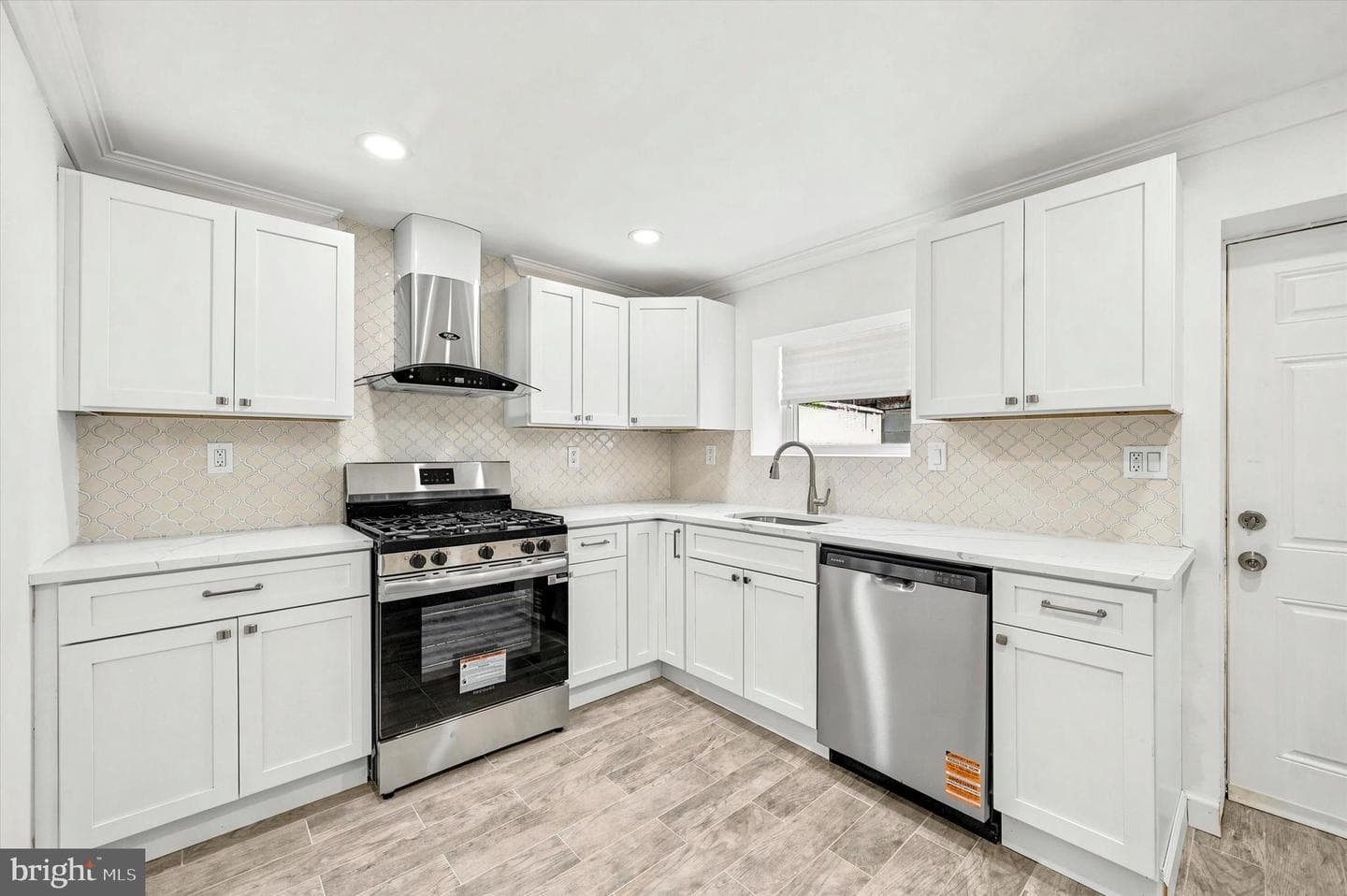 1031 Winton Street photo 6