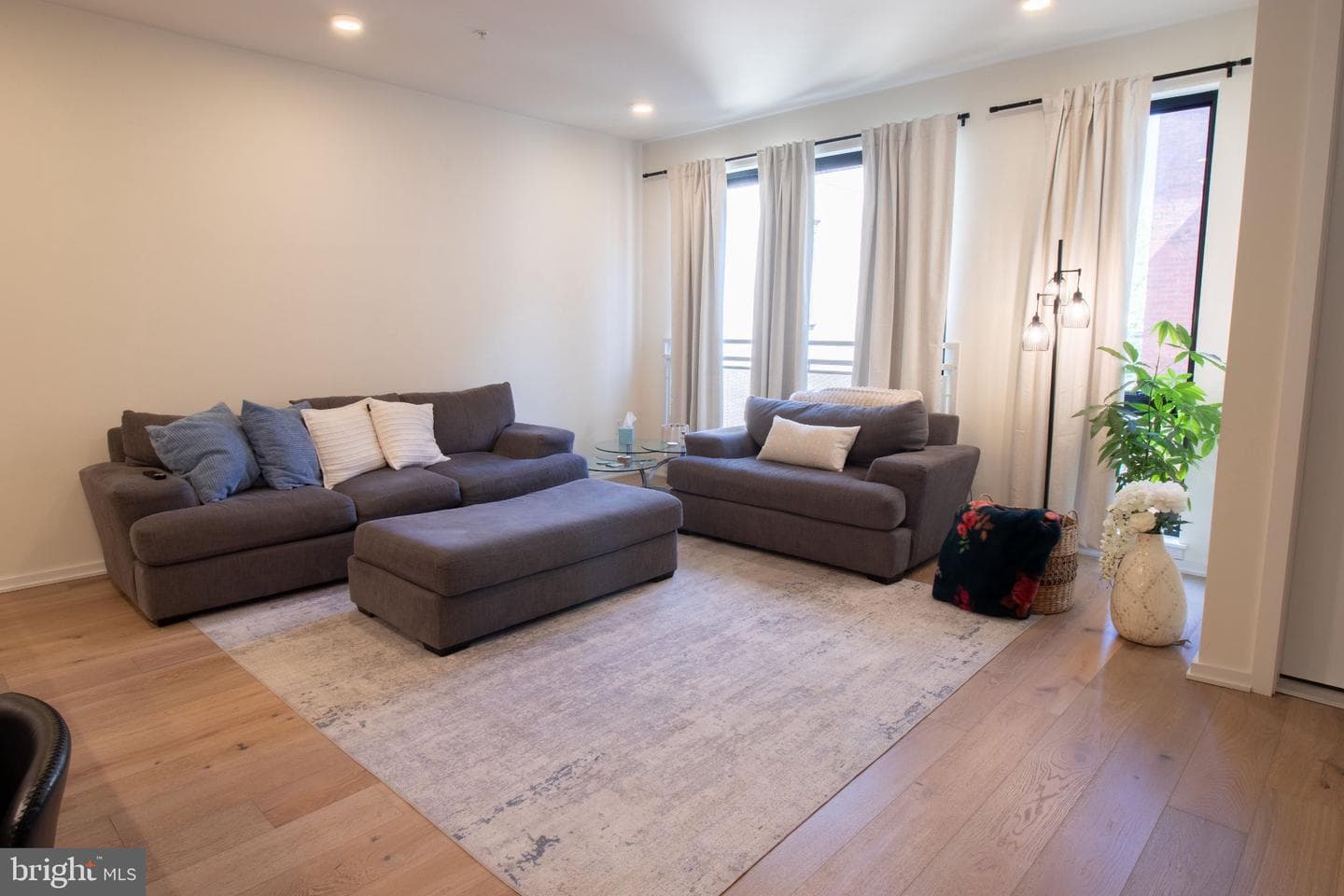 2011 Cambridge Street #k photo 5