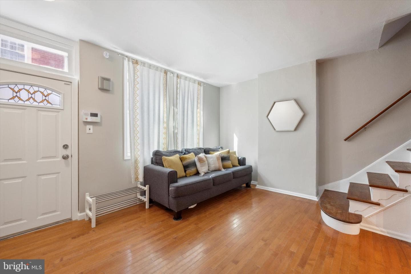 933 League Street photo 3
