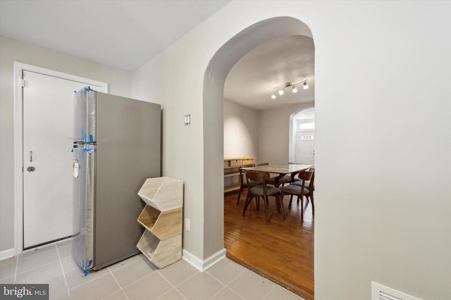 933 League Street photo 7