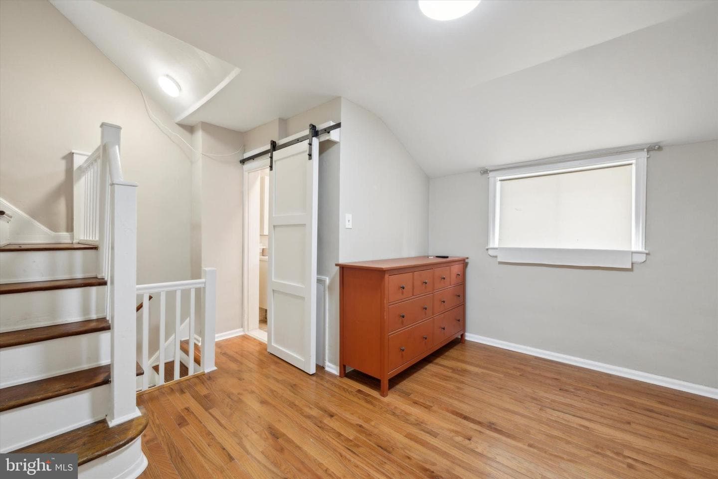 933 League Street photo 9
