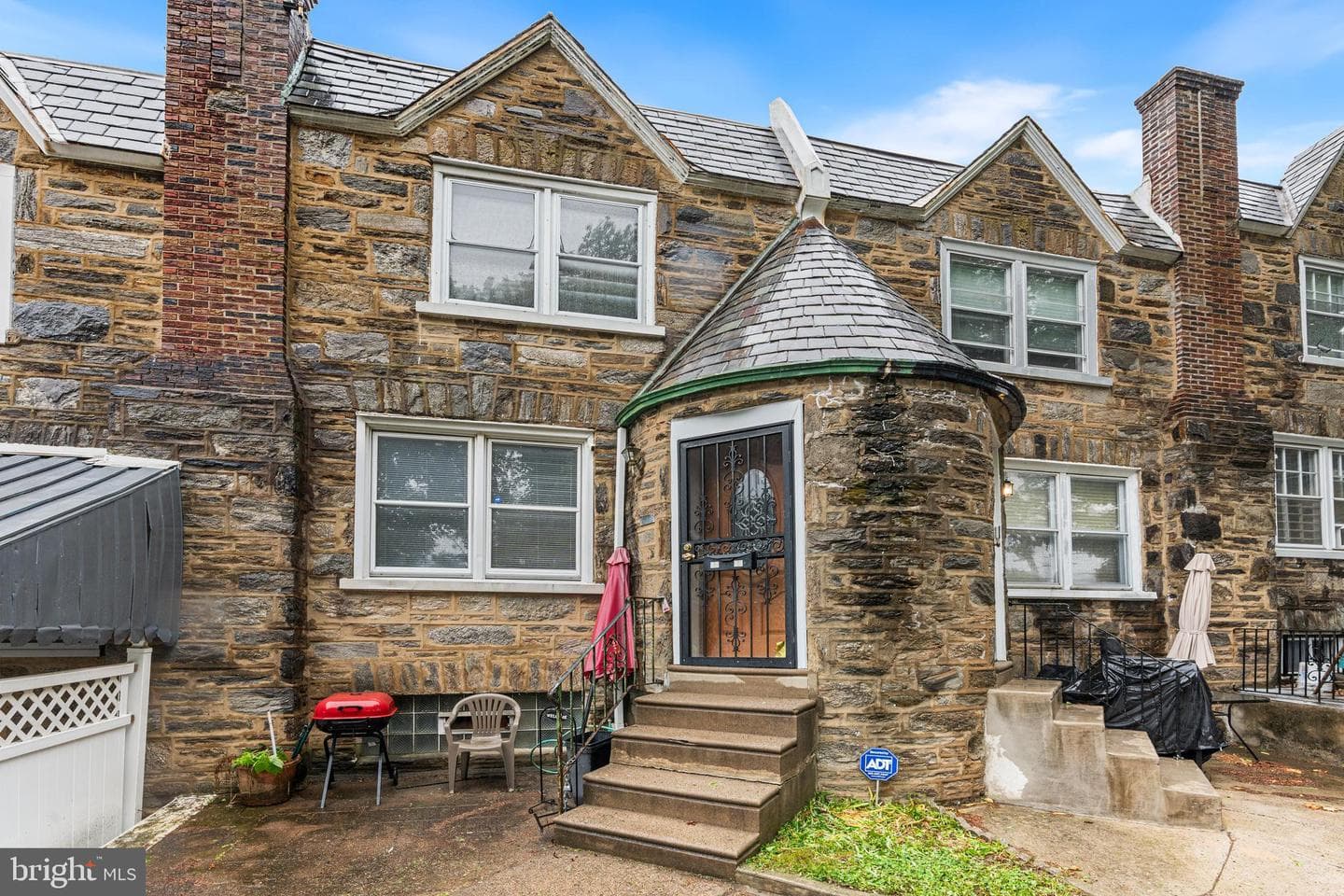 5242 D Street photo 2