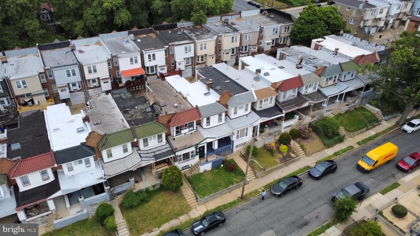 5620 N Camac Street photo 3