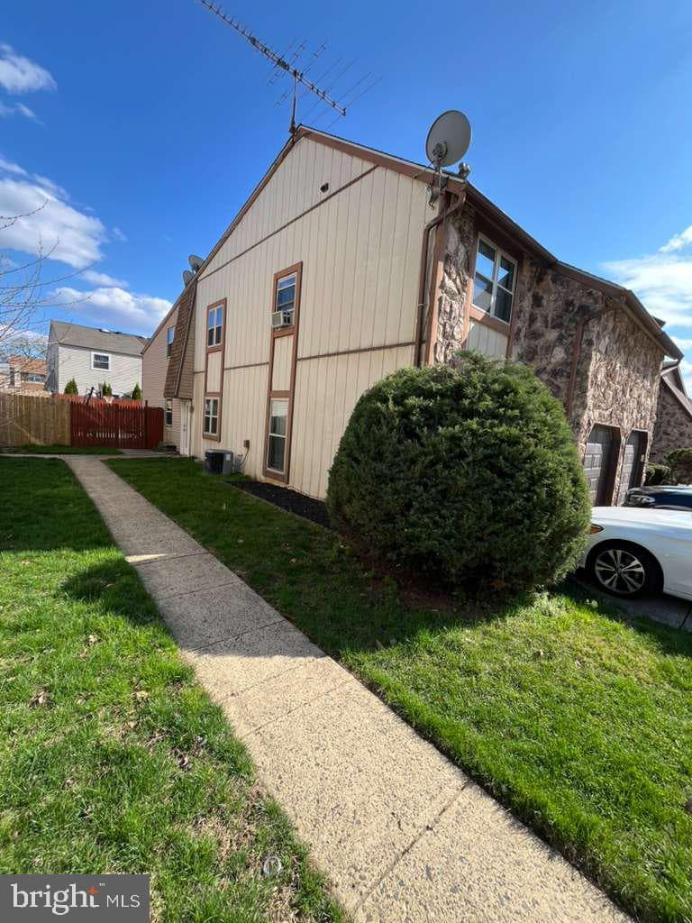 10215 Murty Lane photo 3