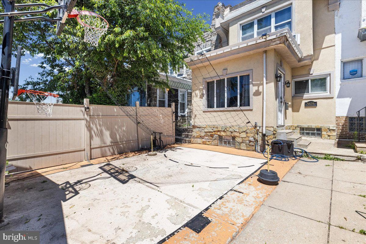 5635 Diamond Street photo 25