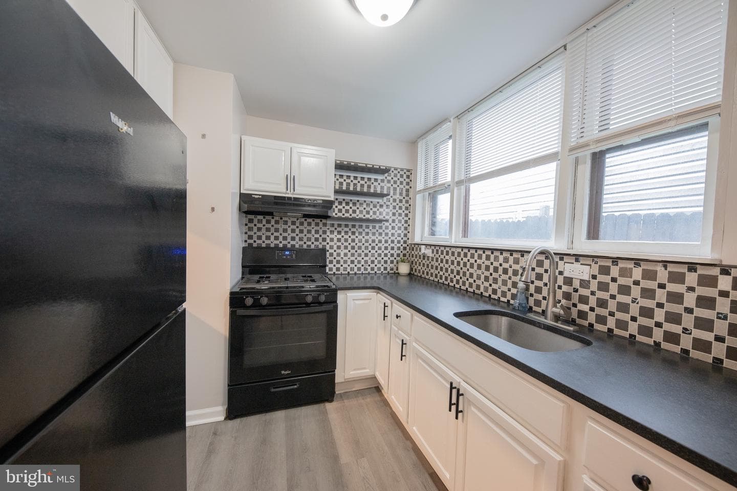 2924 Salmon Street photo 10