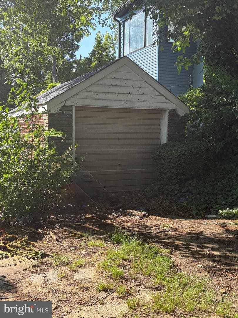 1021 E Vernon Road photo 3