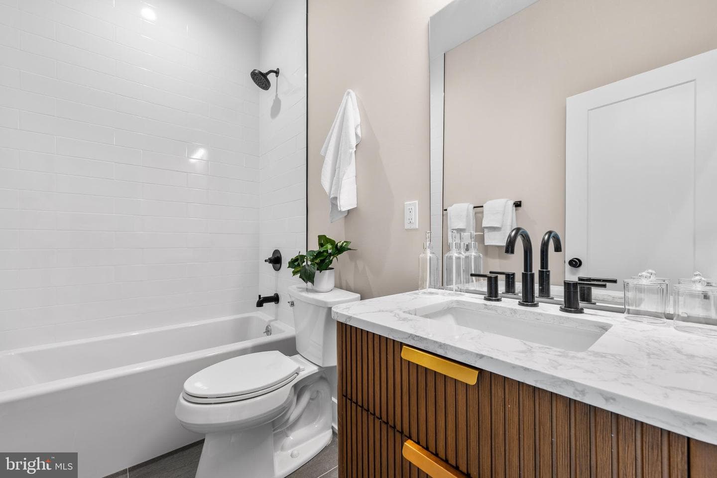 909 Emily Street photo 23