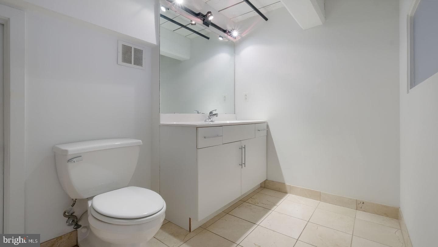 1027 Arch Street #407 photo 16