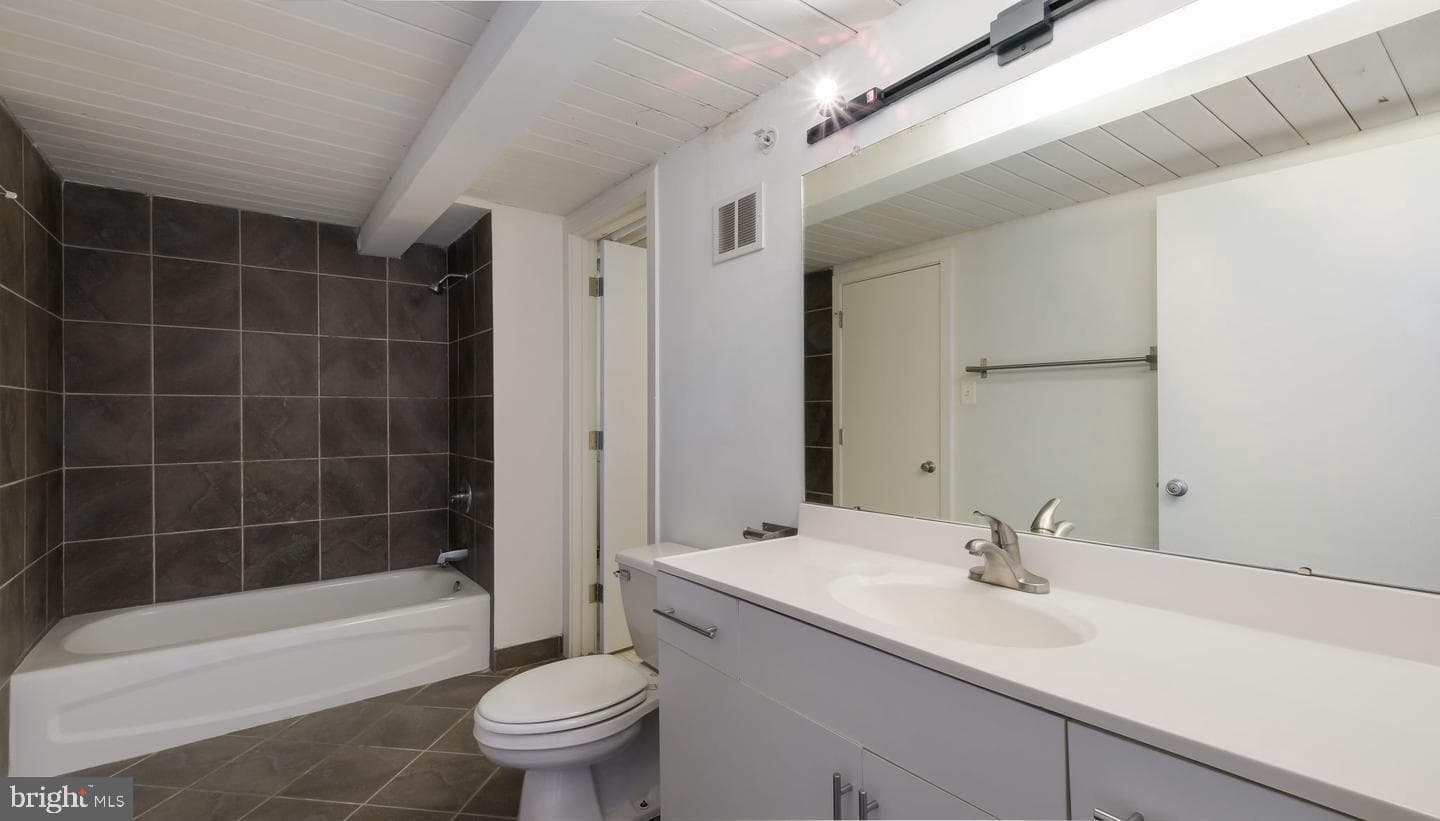 1027 Arch Street #407 photo 30