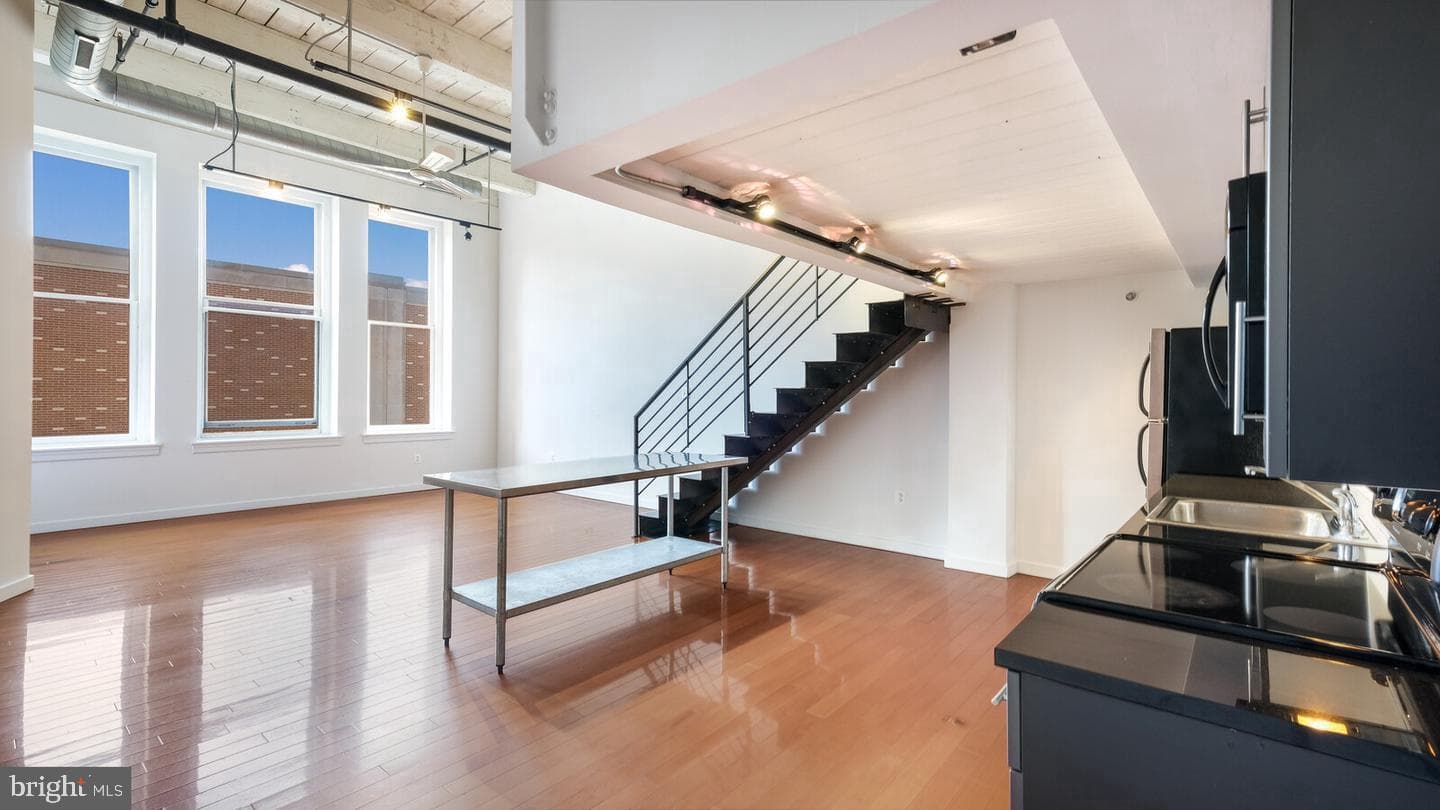 1027 Arch Street #407 photo 4