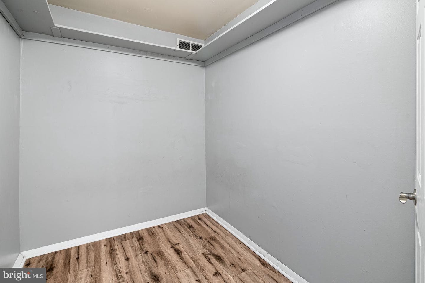 2812 S Franklin Street photo 9