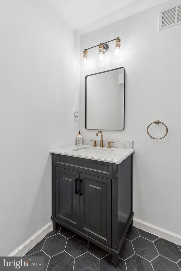 1002 S Chadwick Street photo 15