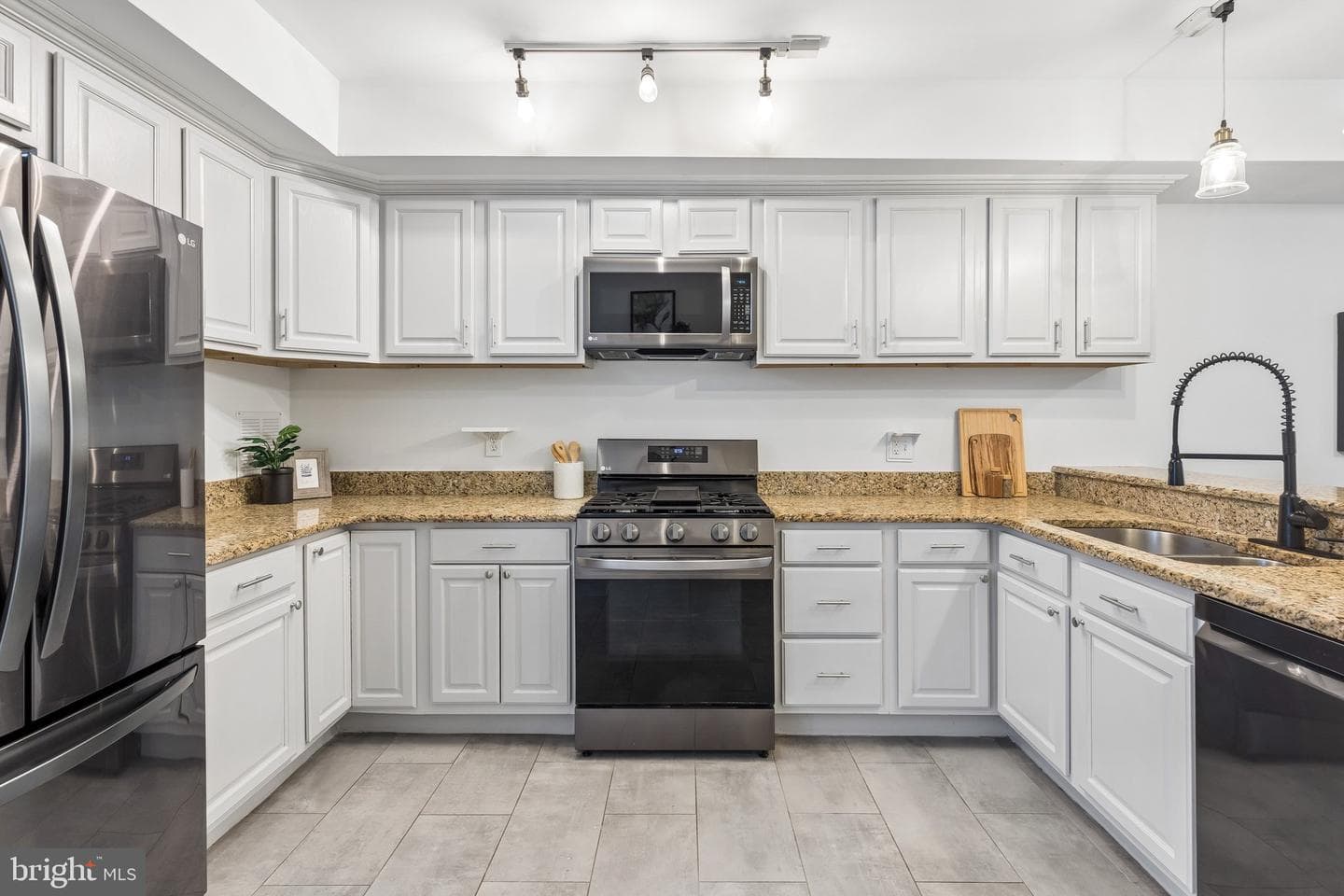 1002 S Chadwick Street photo 6