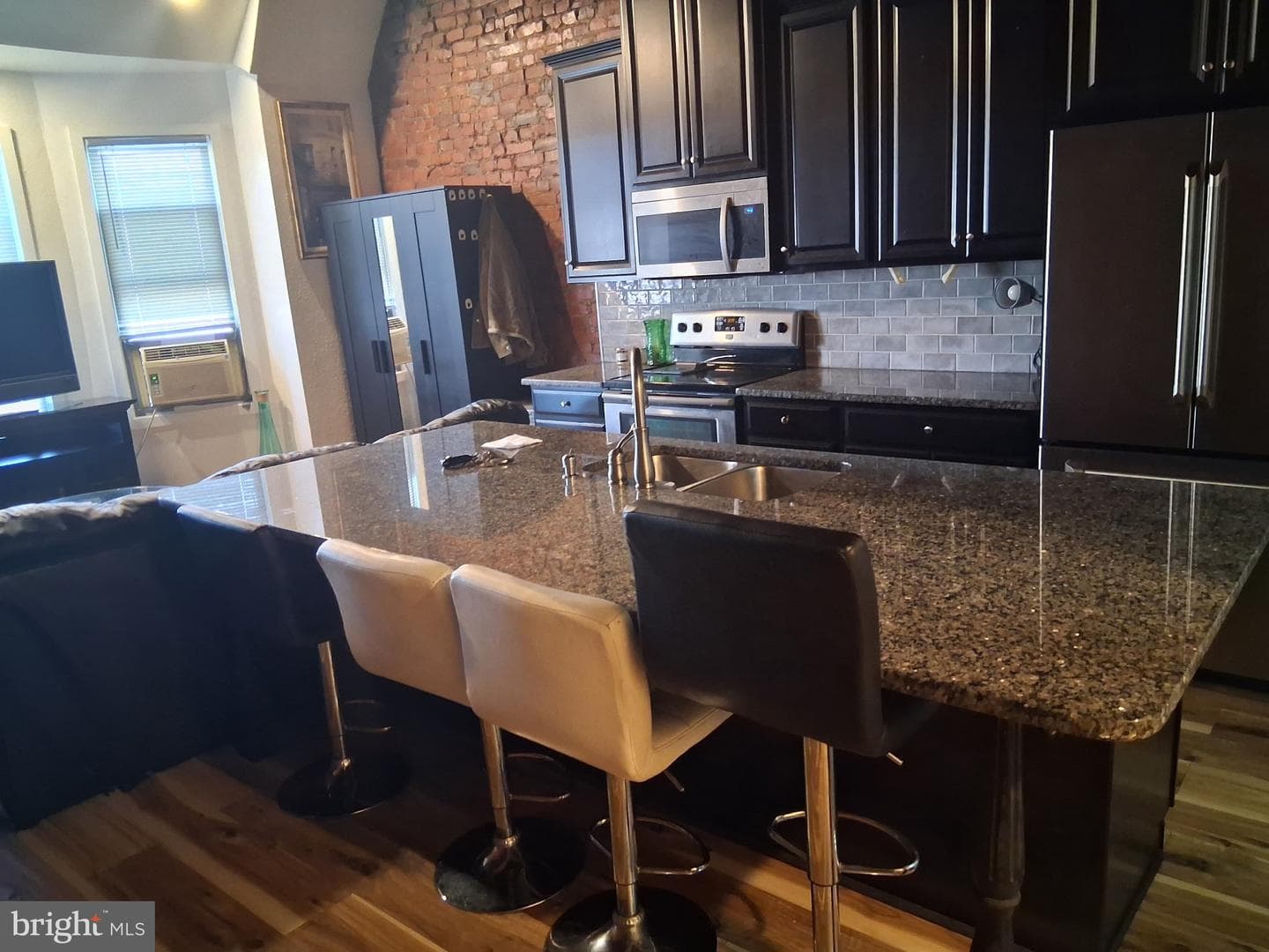 3232 Kensington Avenue photo 11