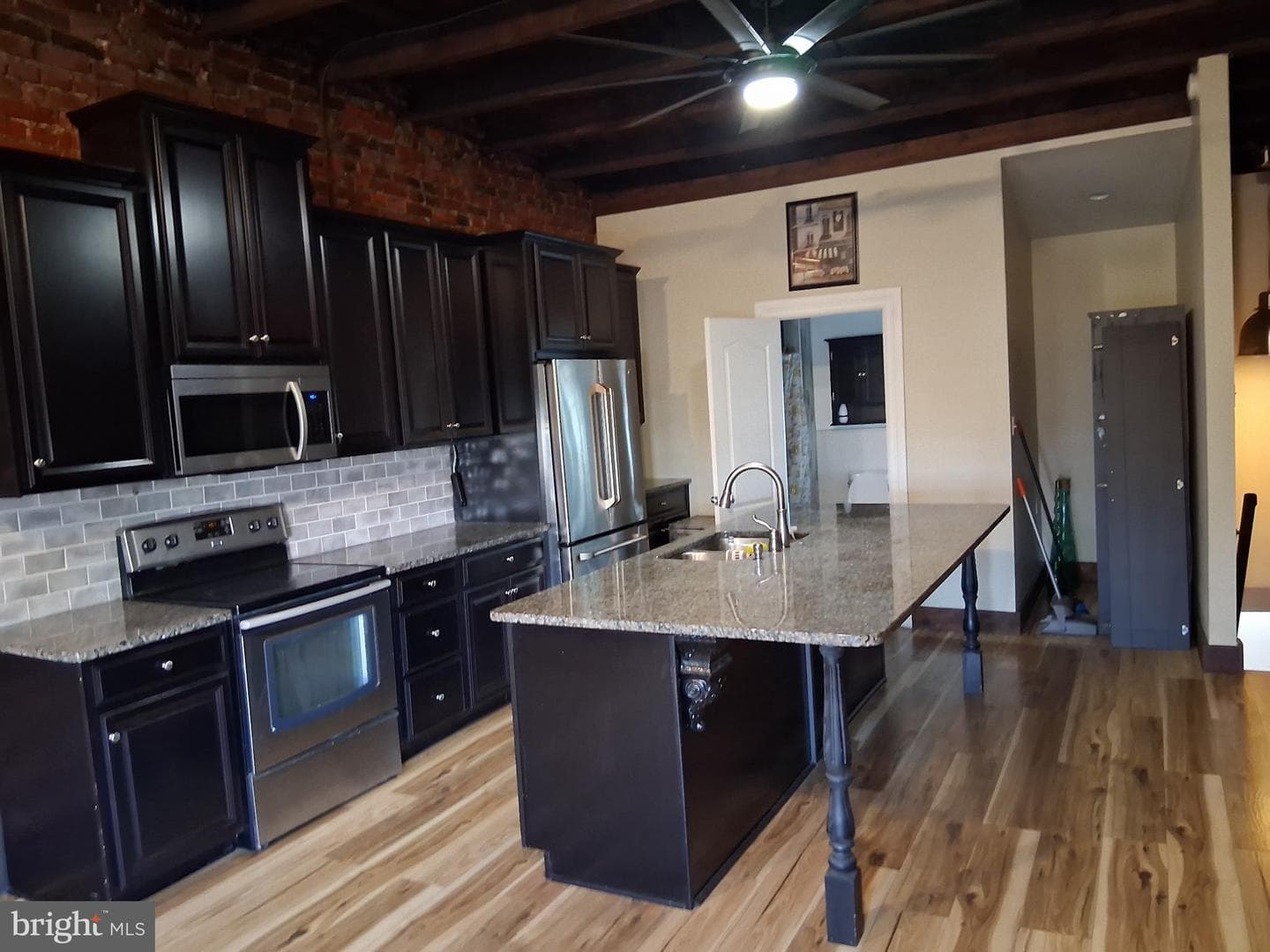 3232 Kensington Avenue photo 8