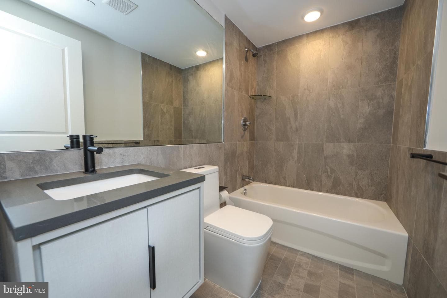 1851 Germantown Avenue photo 8