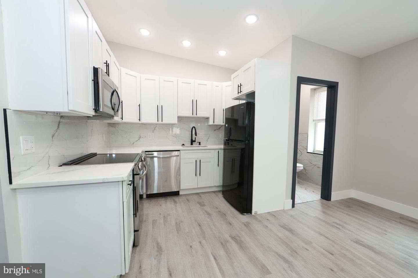 3567 Kensington Avenue photo 2