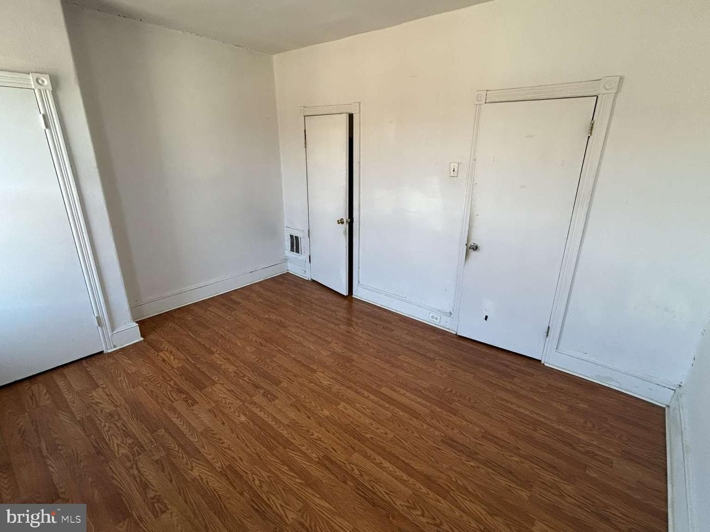 2513 S Fairhill St photo 3