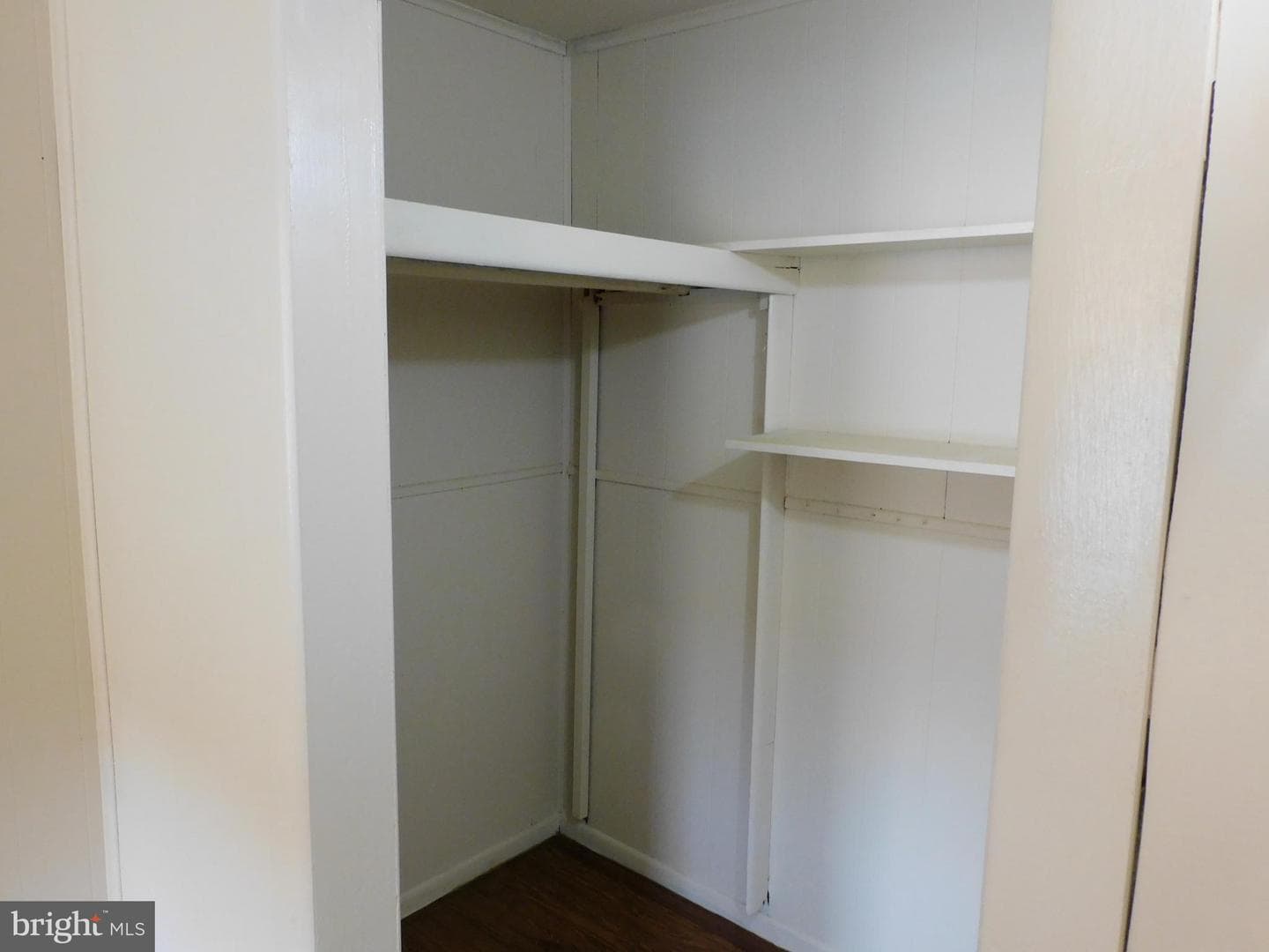5044 James Street photo 15
