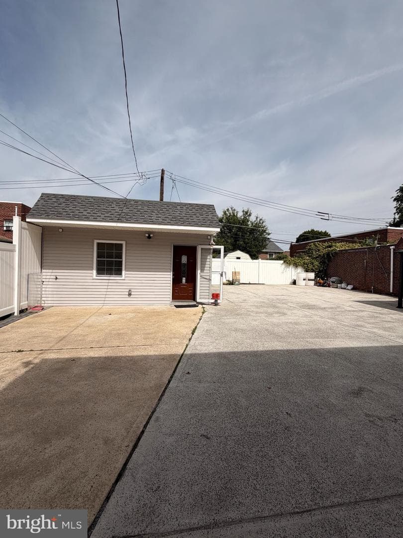 7414 Castor Avenue photo 8