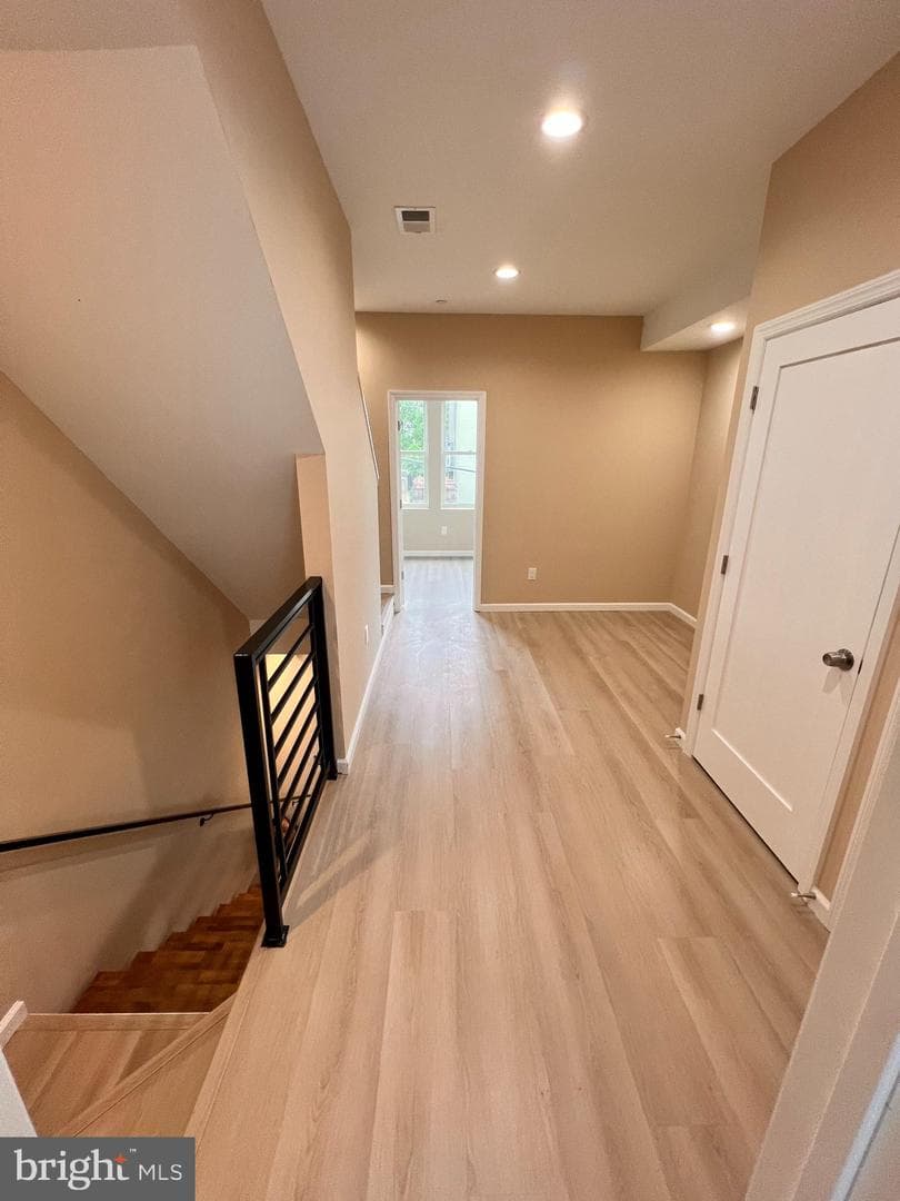 540 Edgley Street photo 5