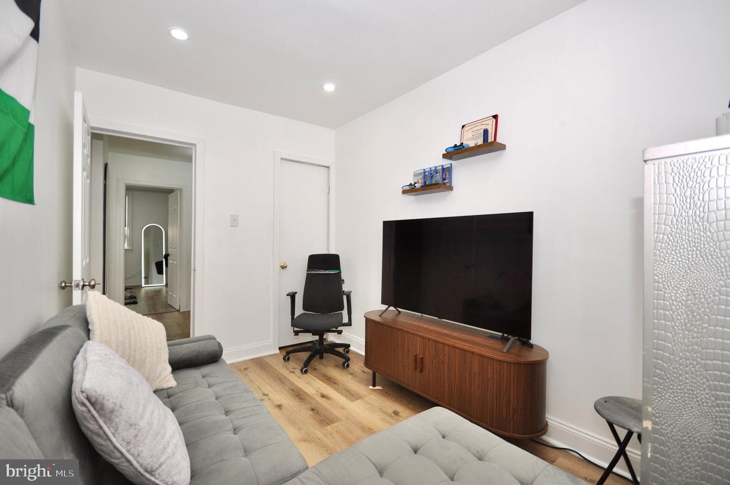 6311 Elmhurst Street photo 10
