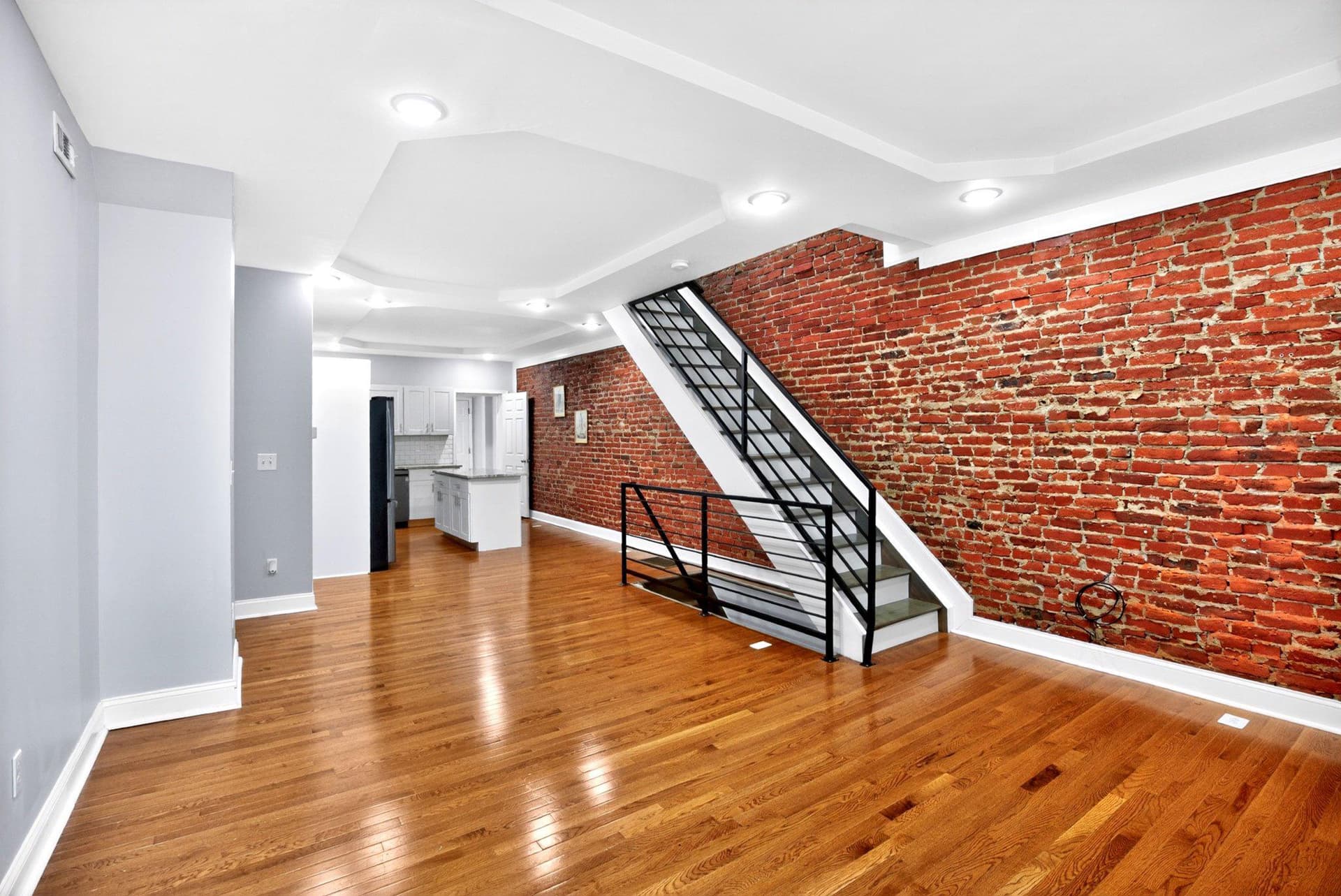 5148 Catharine Street photo 3