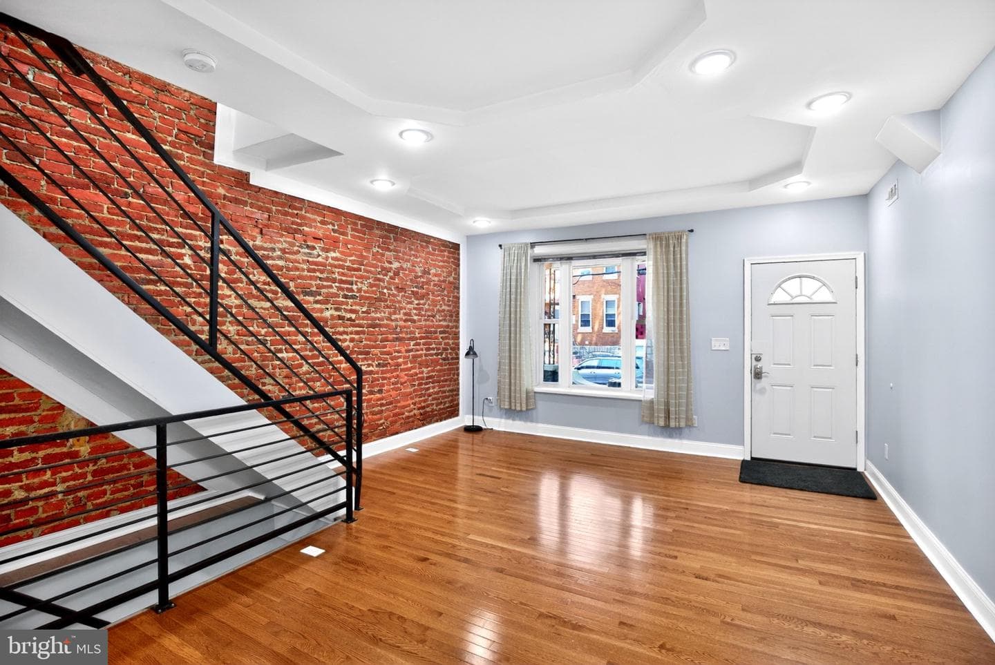5148 Catharine Street photo 5