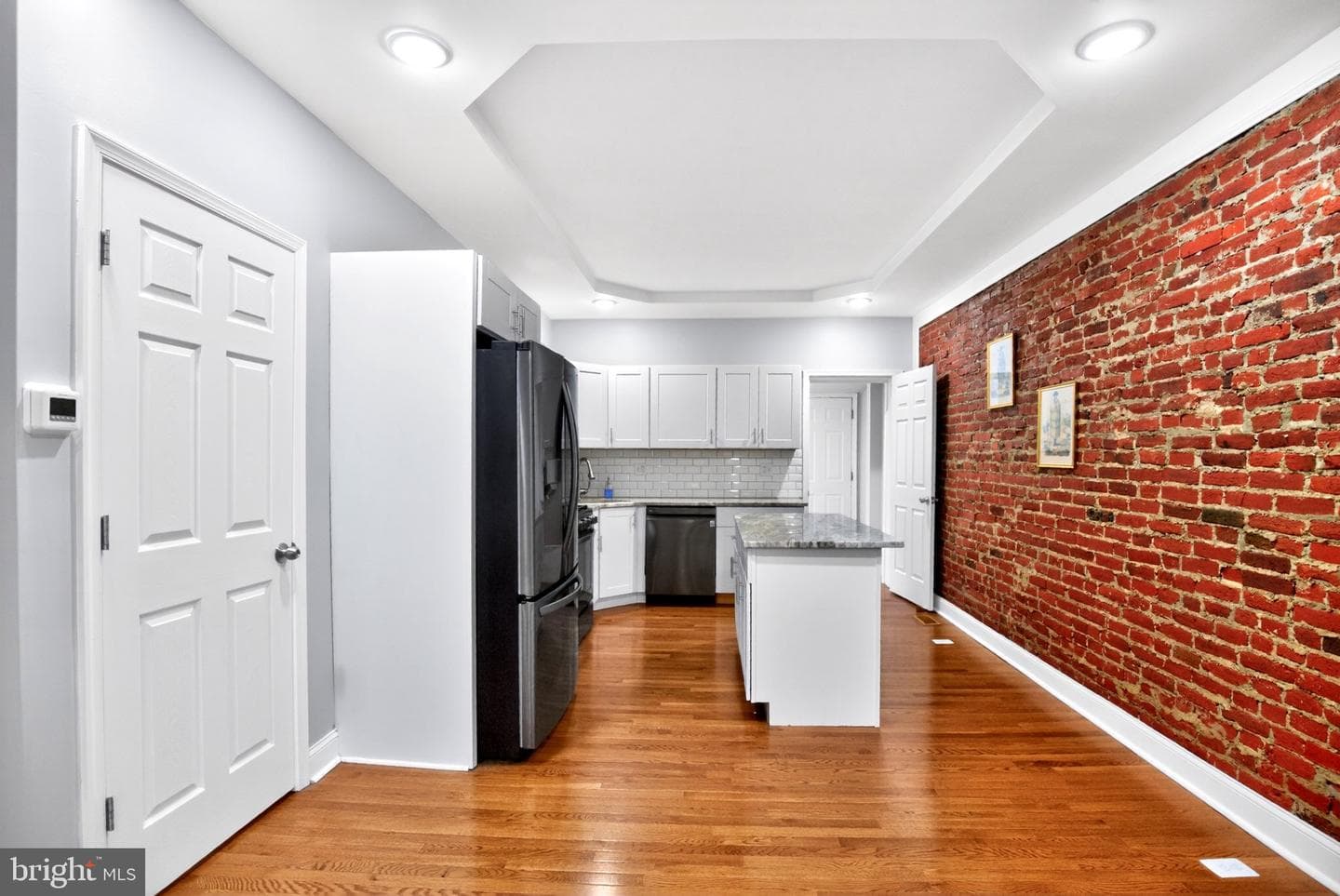 5148 Catharine Street photo 6
