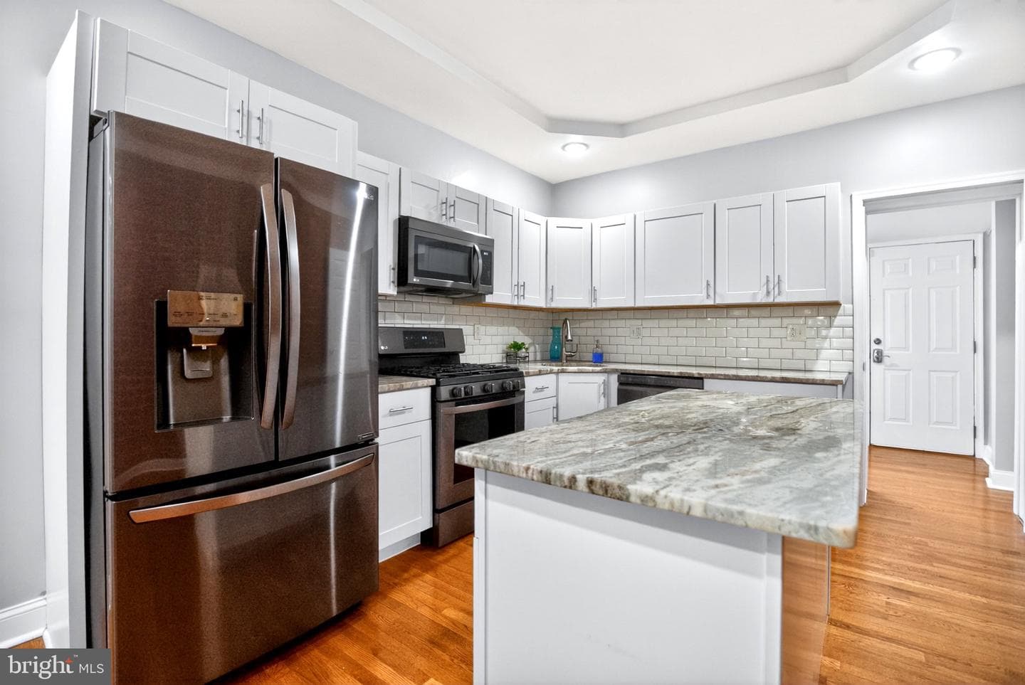 5148 Catharine Street photo 8