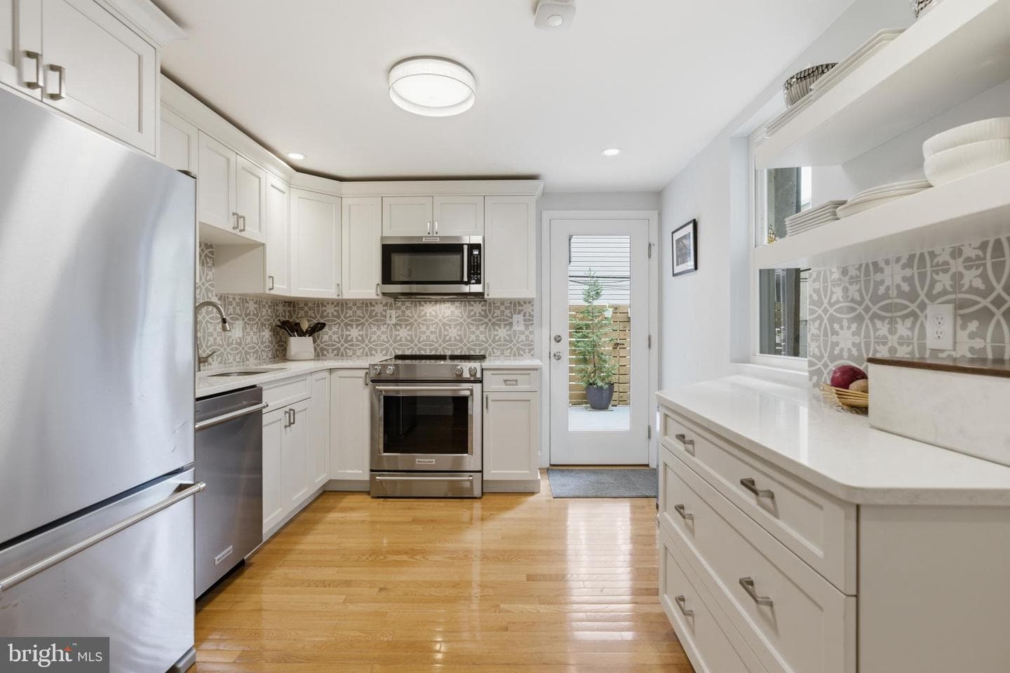 2137 Bainbridge Street photo 14