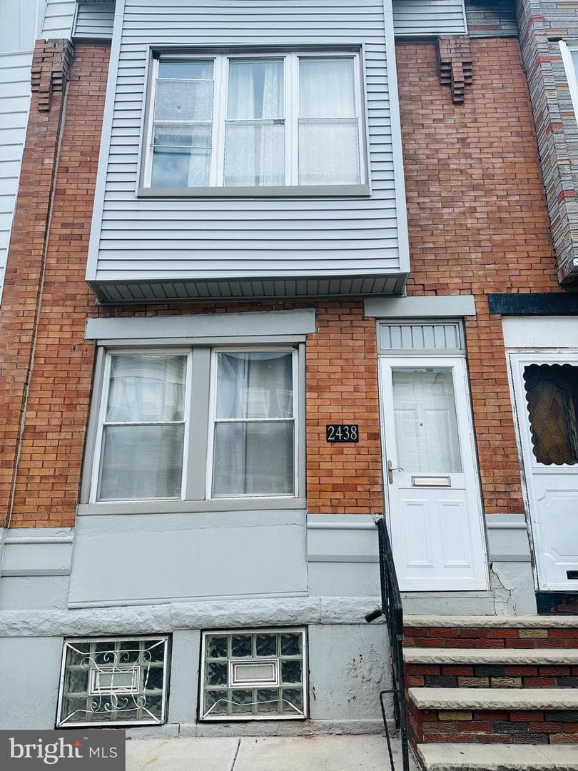 2438 S Philip Street photo 4