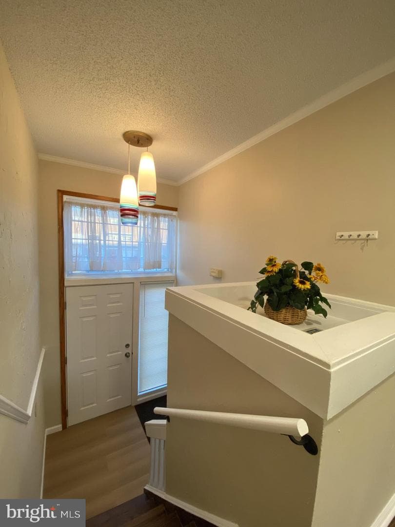 3528 W Crown Avenue photo 9