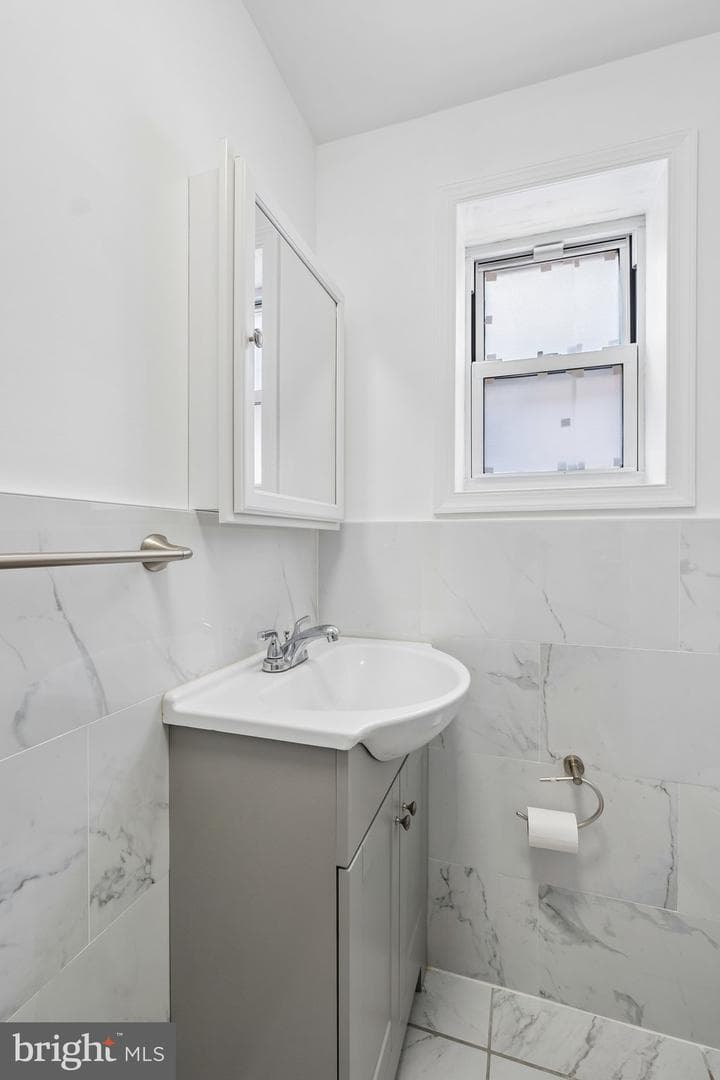732 Dickinson Street photo 16