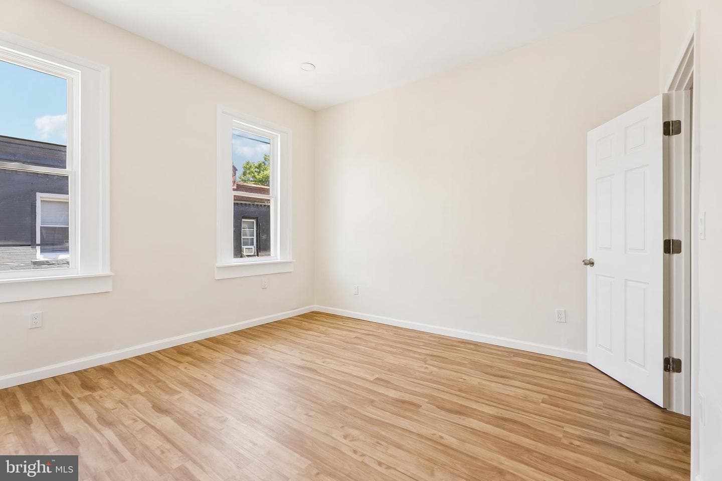 1716 N Hollywood Street photo 35