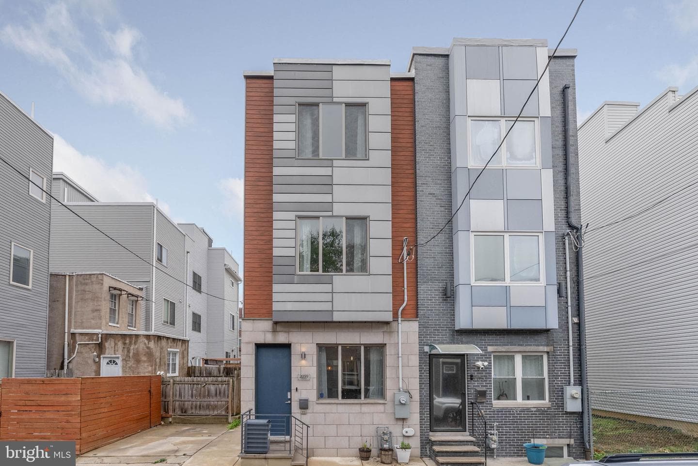2059 Fernon St photo 1
