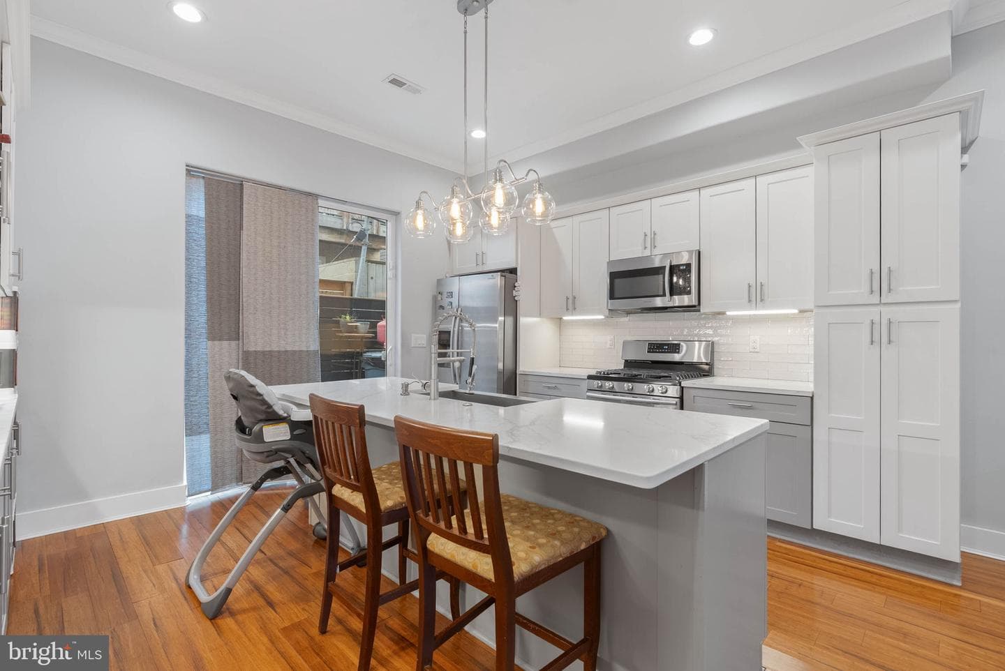2059 Fernon St photo 10